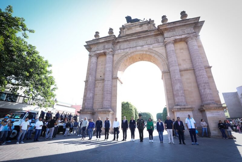 Asisten más de 10 mil al Desfile del Día de la Revolución