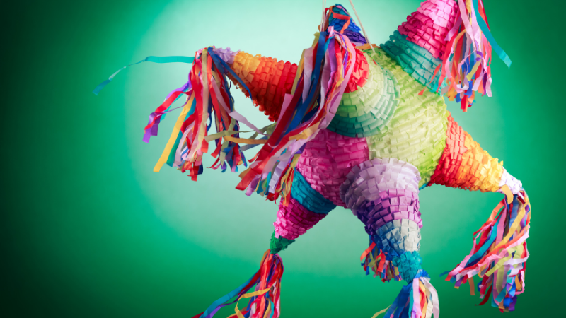 Piñata mexicana tradicional elaborada con cartón y papel