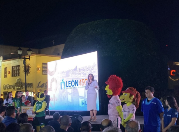 iluminación conmemorativa en el templo expiatorio