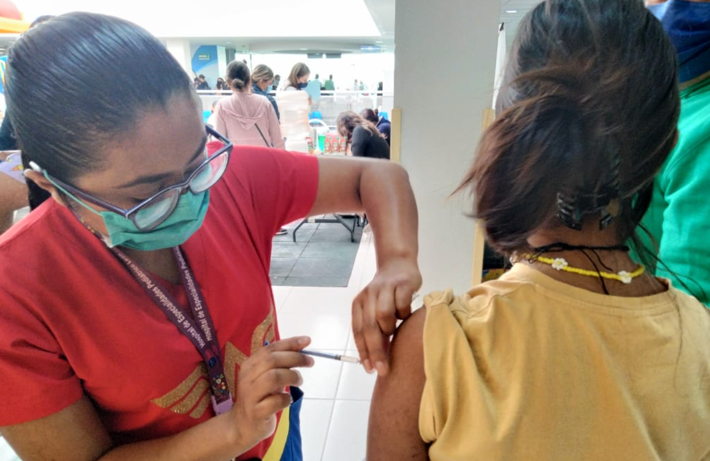 personal de salud aplica vacunas durante la vacunación invernal en guanajuato