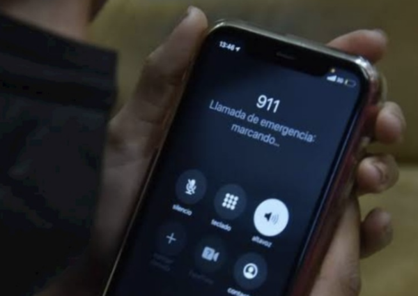 operadores del 911 atendiendo llamadas en guanajuato