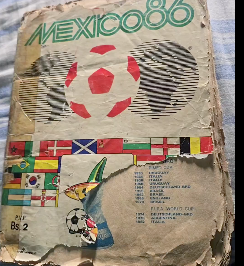 Reliquia mundialista: Usuario en X publica video del álbum del 86