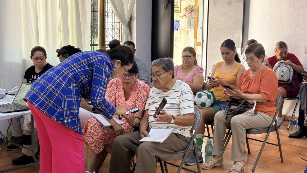 ISSEG impulsa la capacitación digital para jubiladas y jubilados de todo Guanajuato