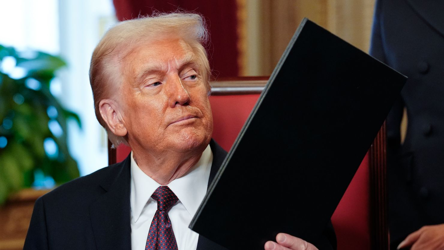 Trump advierte nuevas tarifas comerciales a países que respalden políticas de los BRICS