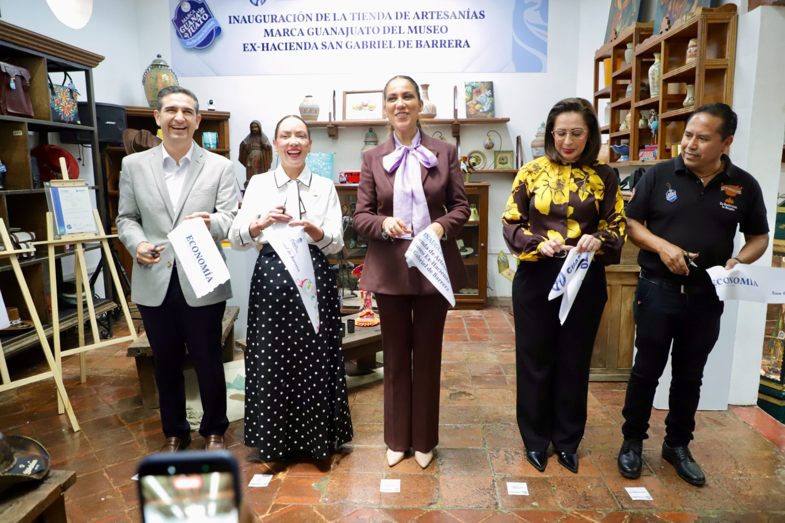 DIF Estatal Marca Guanajuato recibe distintivo e inaugura tienda de artesanías