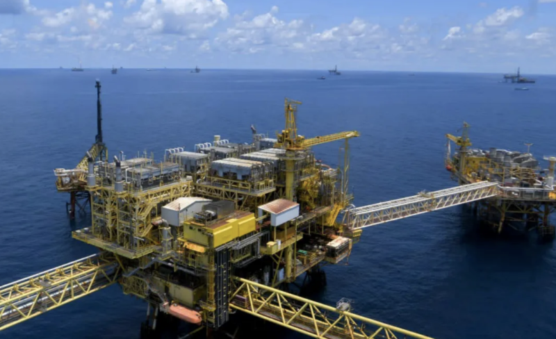 Los ingresos petroleros en México registran caída drástica en una década