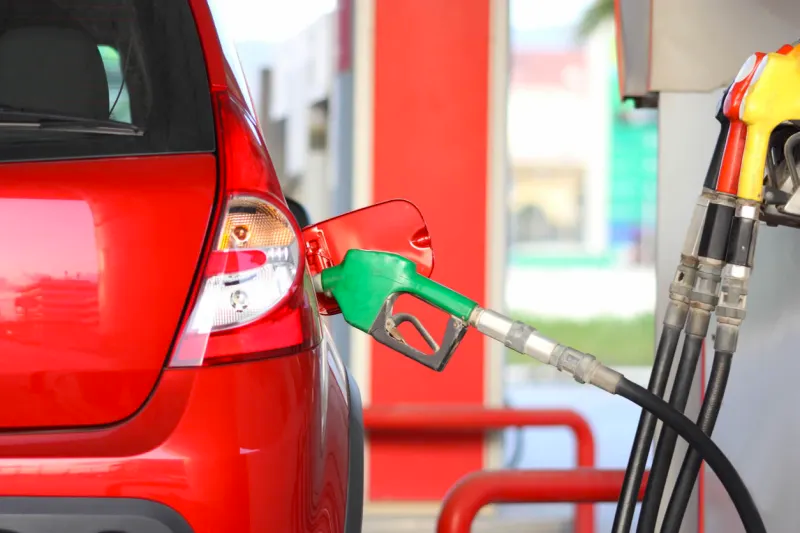 Gobierno y gasolineros renuevan pacto: Magna seguirá debajo de 24 pesos por litro